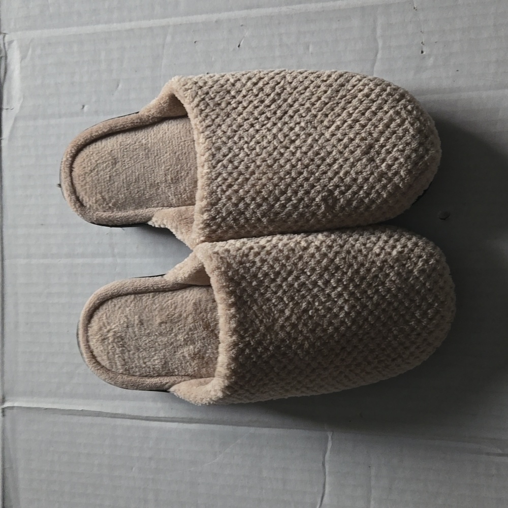 ISO Spa by Isotoner Women’s slippers Size 7